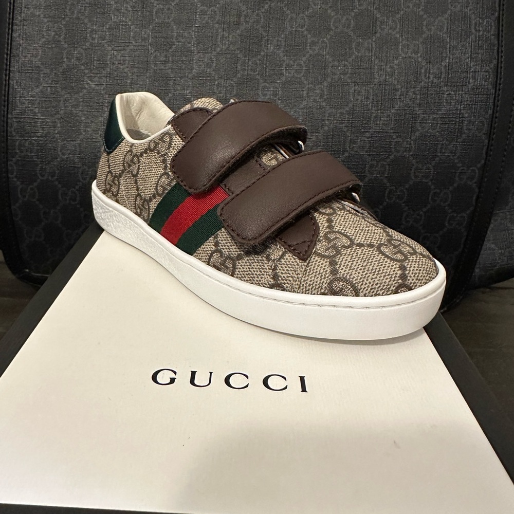 Gucci kid shoe